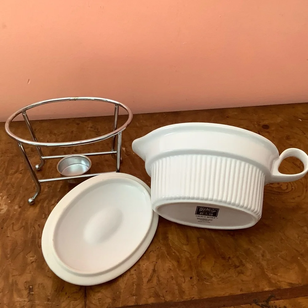 Tabletops Gallery 16oz. Gravy Boat Ceramic White, With Candle Warming Stand
